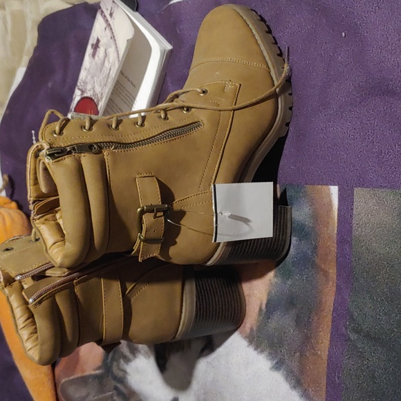 Mudd Shoes - Tan Mudd boots